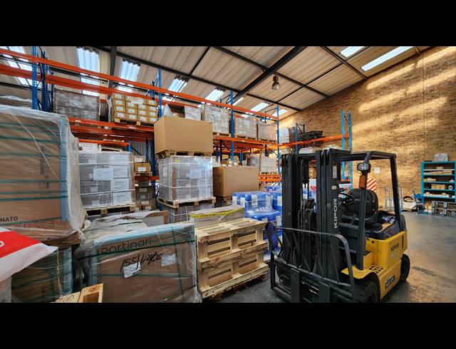 500M² WAREHOUSE TO LET IN SPARTAN